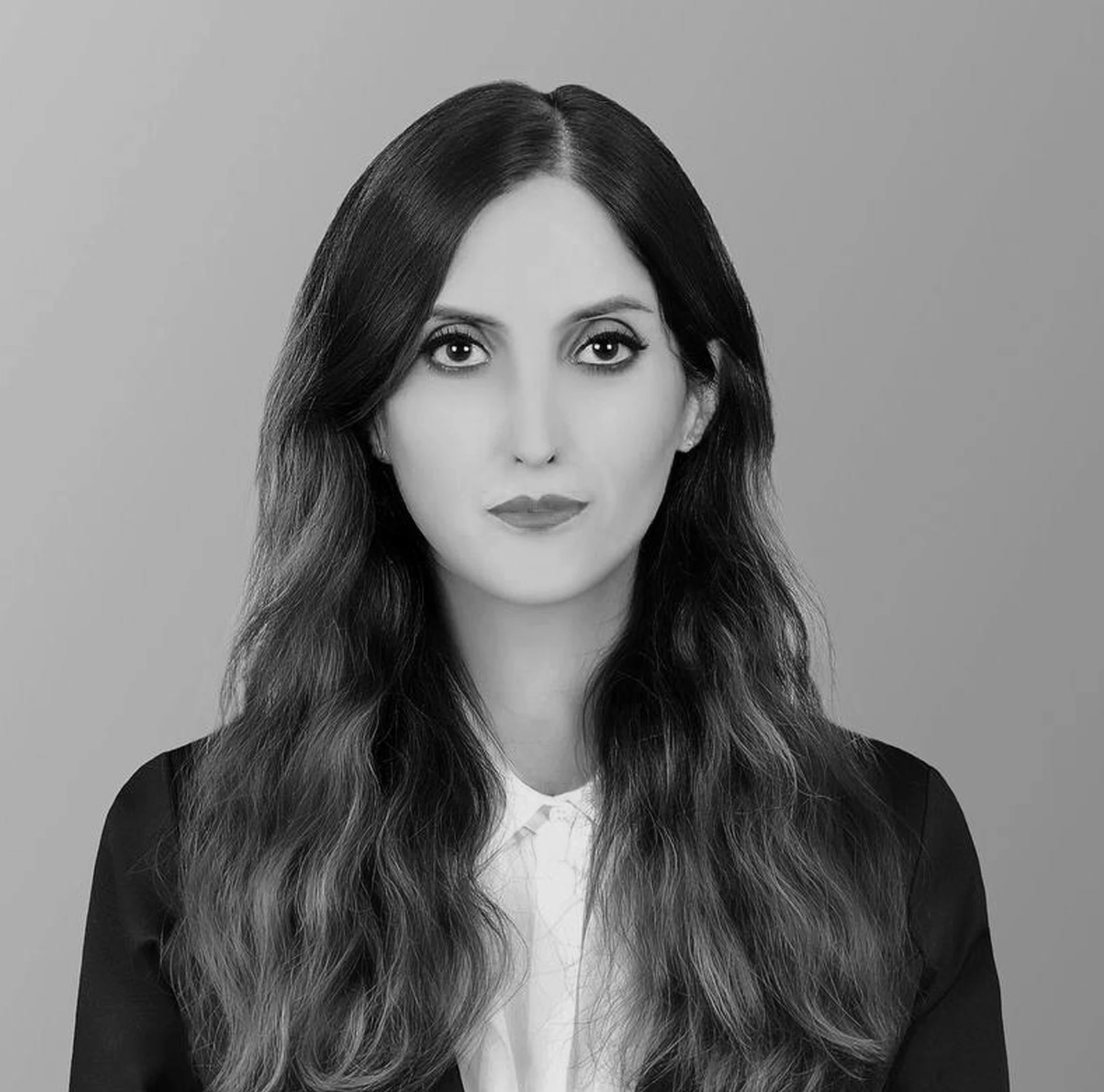 Author Nora Nia